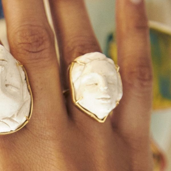 Anel Urânia Branco Pequeno